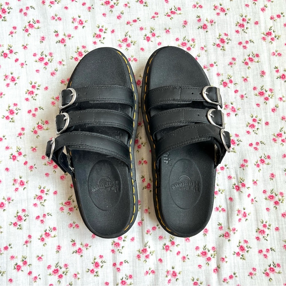 🌷 Dr. Martens Blaire black platform sandals with silver buckles.